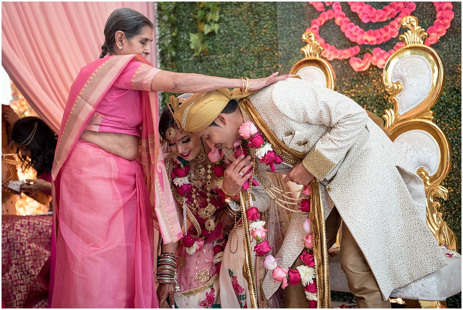 Chicago Indian Hindu Wedding Photographer Maha Studios Stonegate Banquets Hoffman Estates_0026.jpg