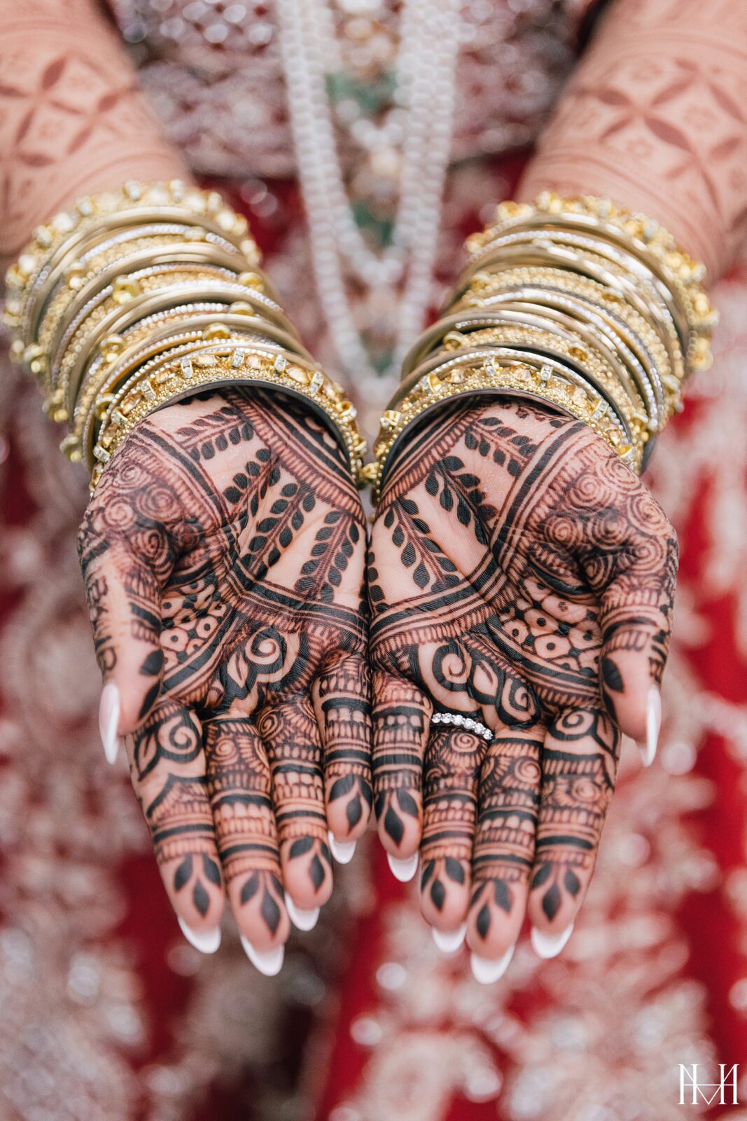 Simpliest Design 9 Simplest Mehndi Designs for Parties - Maha Studios